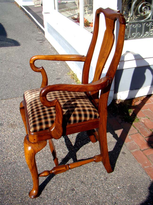 A beautiful English Queen Anne 'style' walnut armchair, late 19th century — image 2